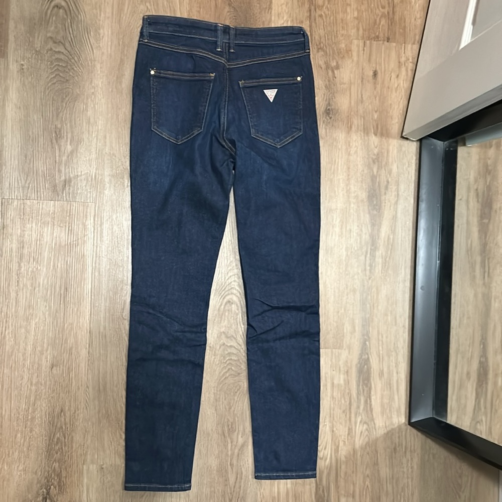 Guess Jeans - Picture 2 of 6